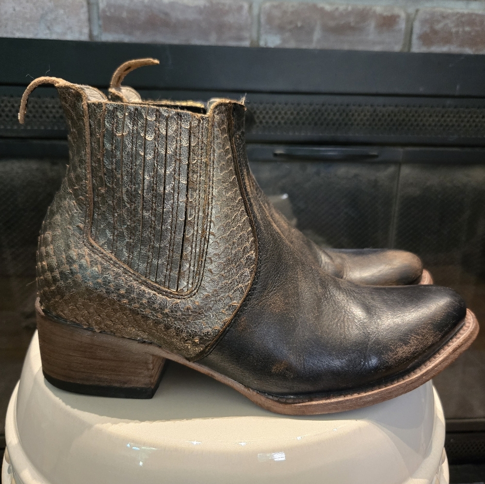 Freebird Amanca Boots Size 9